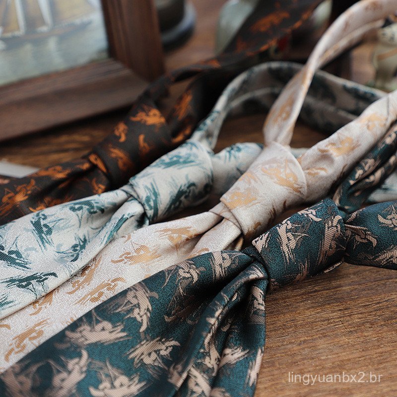 Gravata masculina de jacquard estilo francês em tons de verde escuro e bege, disponível em estoque, para uso profissiona