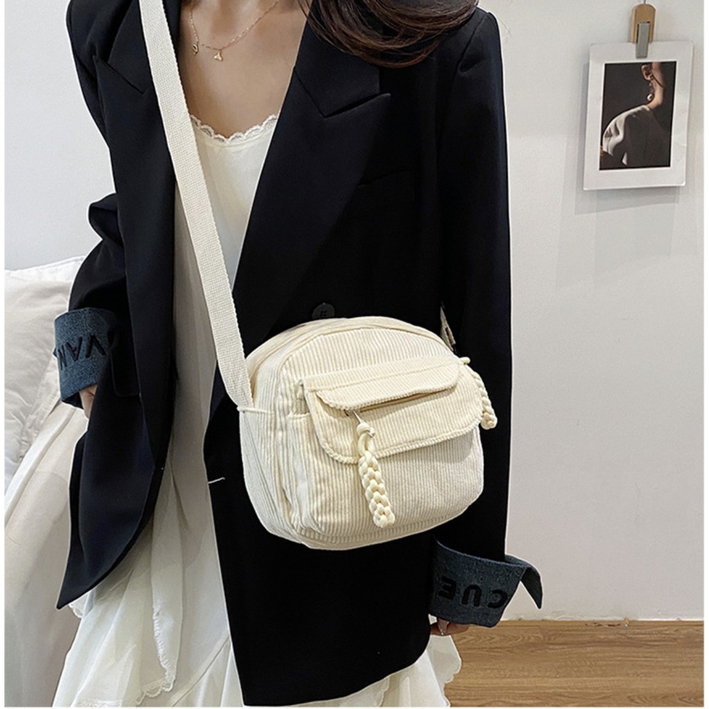 Bolsas de ombro casuais e bolsas de tecido modernas e elegantes têm cada uma seu charme único.