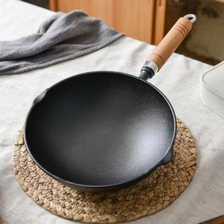 Wok ferro fundido aprofundado com fundo redondo alça de madeira pequena panela de respingo de óleo wok panela antiaderen