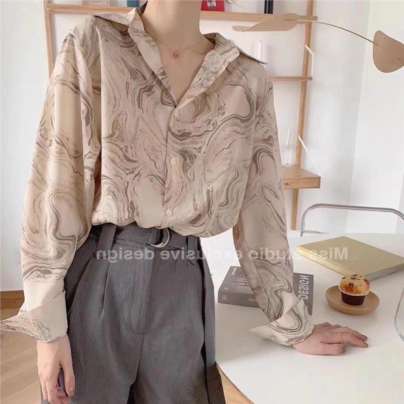Lote de verão novo estilo de manga comprida impresso novo estilo primavera outono Design nicho pequeno Retro topo All-Ma