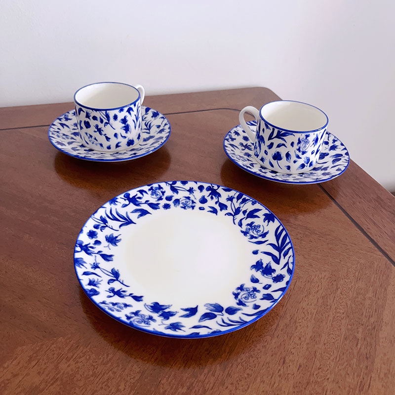 Azul branco estilo Retro cerâmica xícara de café pires de alto valor inglês chá da tarde flor xícara de chá conjunto de