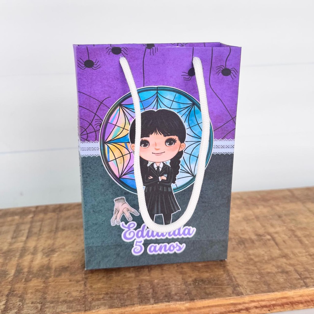Sacolinha Personalizada Wandinha Família Adams | Pegue e Monte | Lembrancinhas | Festa infantil | Aniversário