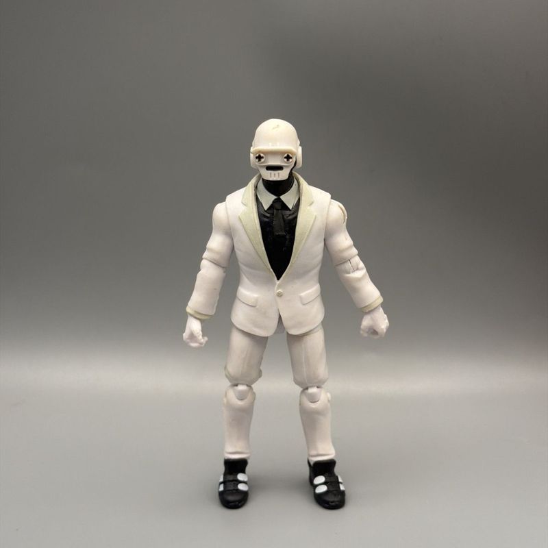 Produtos de venda quente Figura de ação de 12 cm Figura Fortaleza Noite Branco Kiss-to-Believe Terno Masculino Forças Es