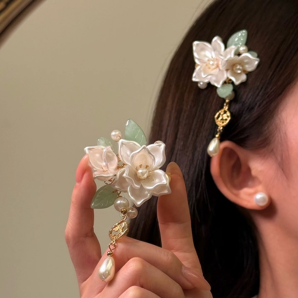 Novo estilo chinês branco Jade camélia flor borla grampo de cabelo feminino antigo Cheongsam Hanfu cocar