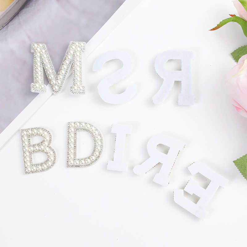 Patches de letras com strass de pérola para roupas, acessórios de moda DIY, bolsas, acessórios para calçados, patches de