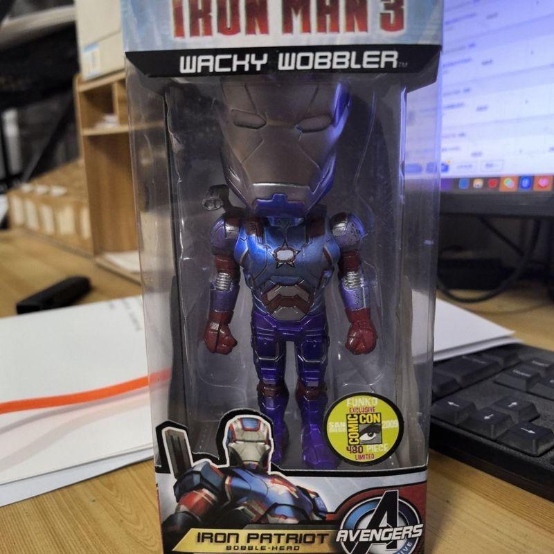 Produtos de venda quente Marvel Avengers Balançando Cabeça Figura Homem-Aranha Homem de Ferro Decoração Ornamentos Model