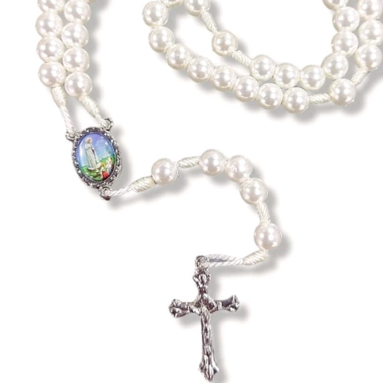Terço Pérola Nossa Senhora De Fátima, medalha de Nossa Senhora De Fatima resinada e crucifixo em metal. NOVIDADE