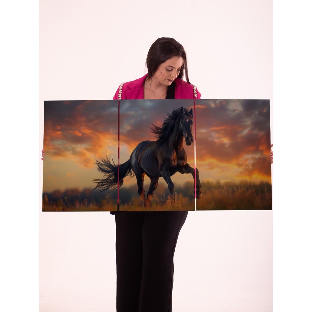 Quadro Decorativo 3 Peças Cavalo Preto Correndo no Campo Painel Tripartido Paisagem Pôr do Sol Alta