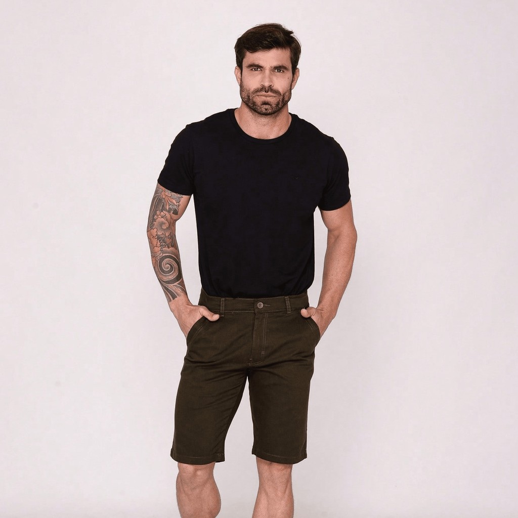 Bermuda Masculina Básica de Sarja Premium com Bolso Social