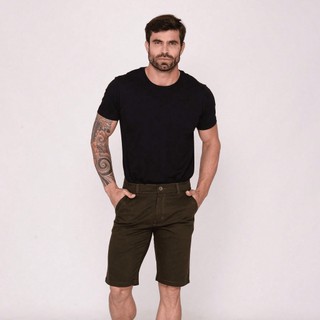 Bermuda Masculina Básica de Sarja Premium com Bolso Social