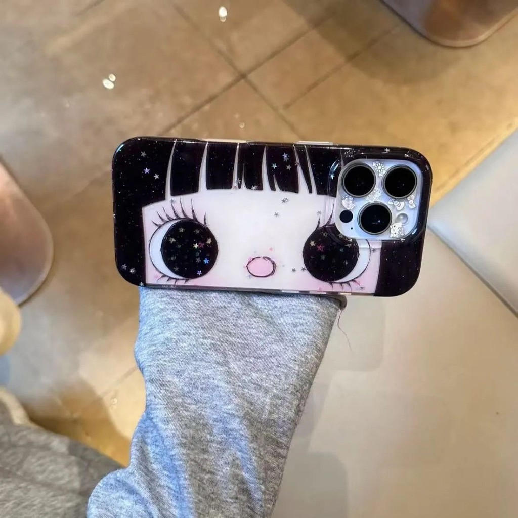 Capa de Telefone para iPhone, Capa de Telefone Menina com Franja e Olhos Grandes Compatível com iPhone 16 Pro Max/12/14 