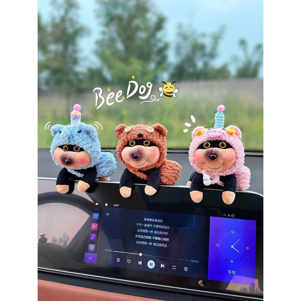 Acessórios de decoração interior para carro, tela do painel do carro, brinquedo de pelúcia fofo de abelha-cachorro, deco