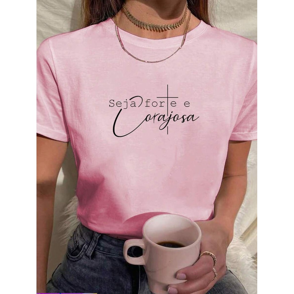 Camiseta Feminina Frases Motivacionais Seja Forte E Corajosa Cruz 100% Algodão Várias Cores SPD IMEDIATO em Oferta na Shopee