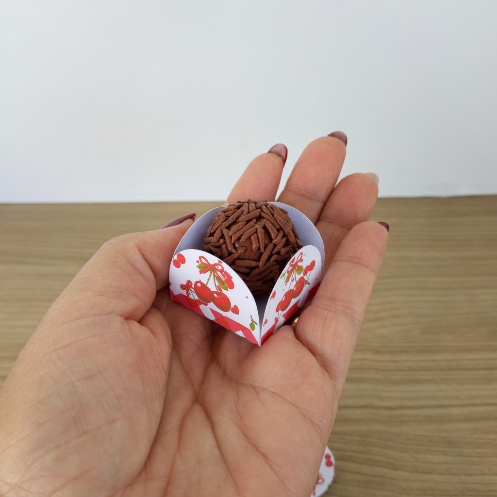 Forminha de Doce Tema Cerejinha Menina Personalizada - Lembrancinha Aniversário
