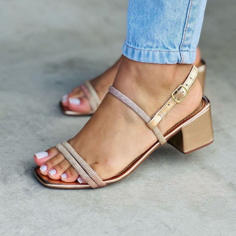 Sandalia Feminina Bloco Alto Tiras Brilhantes em Oferta na Shopee