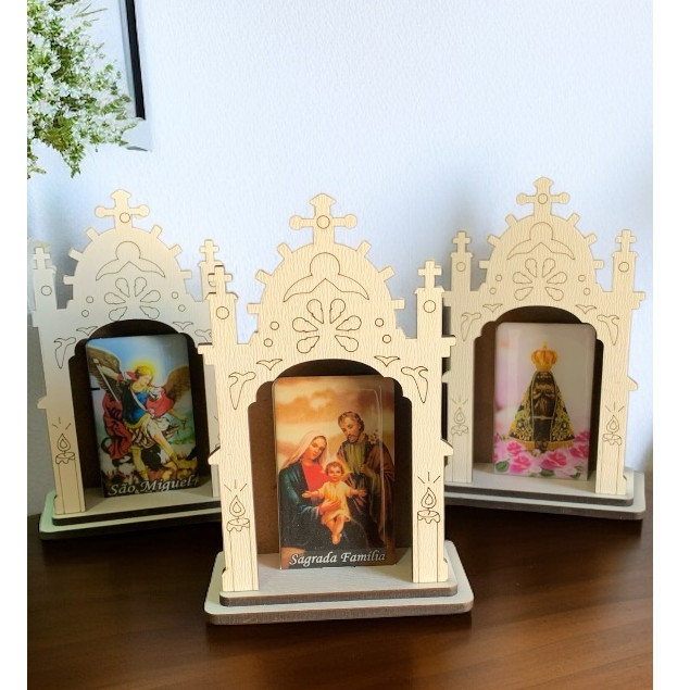 Capela MDFcom Imagem Santos Catolicos Resinada Nossa Senhora Aparecida , São Miguel e Sagrada Familia
