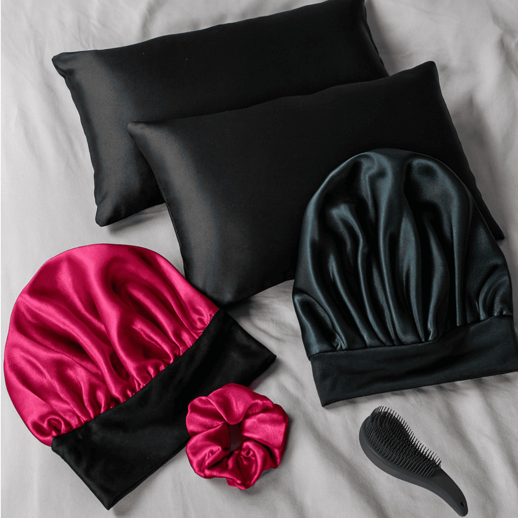 Kit Touca De Cetim Dupla Face com Faixa 2 Fronhas De Cetim Escova Desembaraçadora e Scrunchie