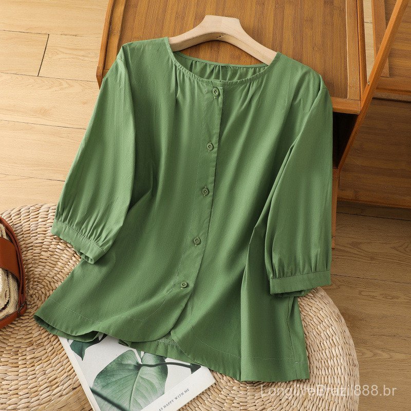 Camisa feminina de algodão com gola redonda e fecho de botão único, adequada para usar como um cardigã casual ou como pe