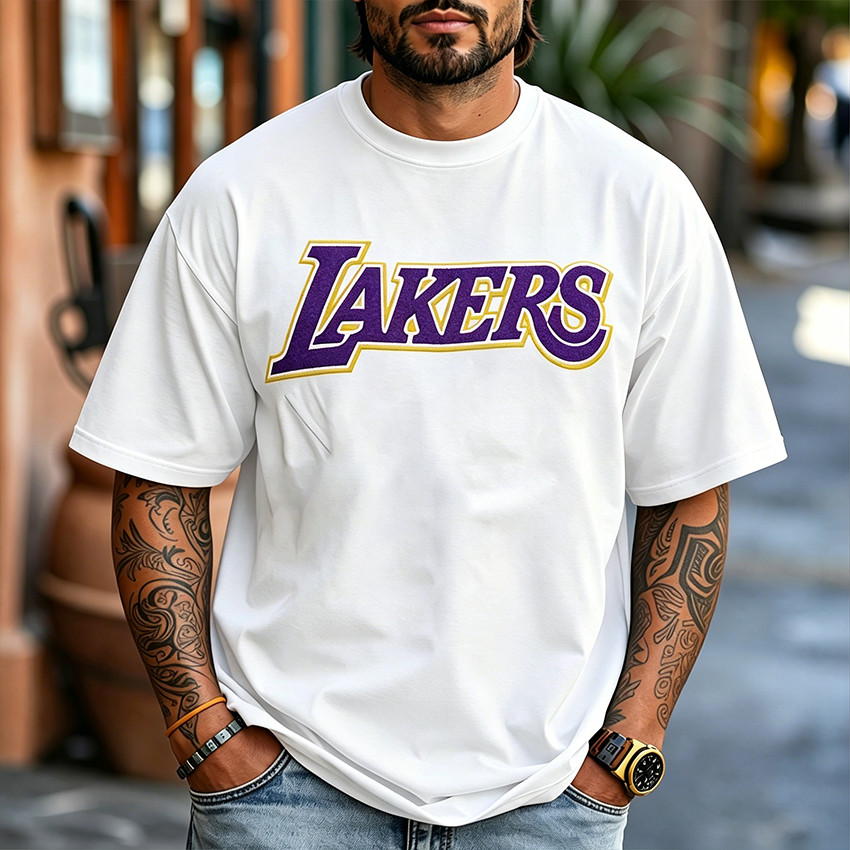 Camiseta Masculina Feminina Oversized Estampa Letra Lakers Roxo com Contorno Amarelo T-shirt Streetwear Unissex