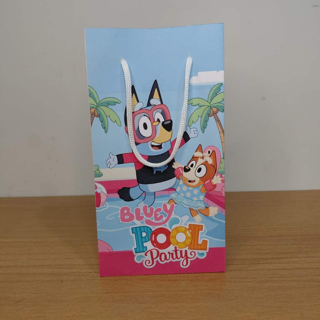 Sacola Surpresa P Bluei Festa na Piscina Personalizada Lembrancinha Aniversário Infantil MONTADA