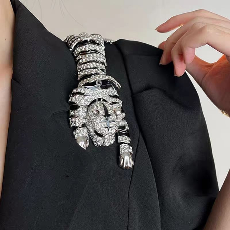Novo produto pronto estoque exagerado longo gotejamento de óleo tigre broche liga strass xale Animal pino terno casaco a