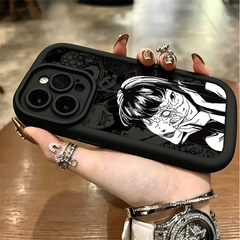 Capa Glitter para Samsung A17 A07 A06 A15 A16 A14 A13 A12 A32 A56 A36 A55 A54 A23 S26 S25 Tomie Junji Ito com Cordão