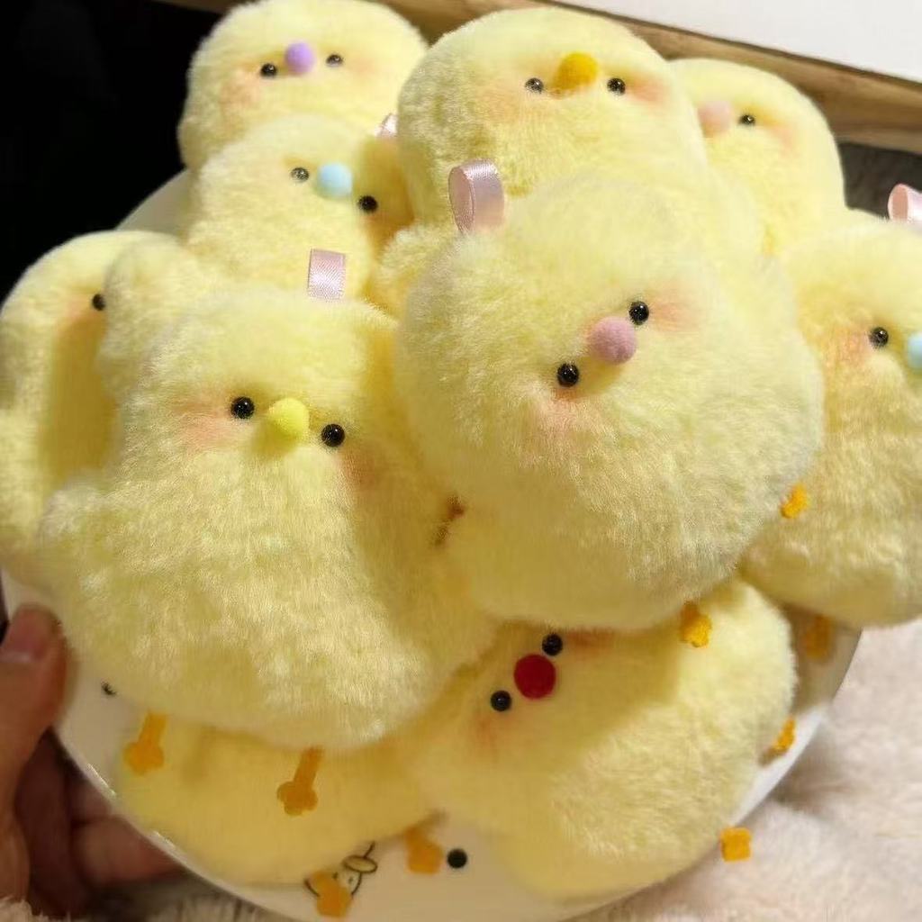 Novo e fofo chaveiro de pelúcia em forma de pintinho que chia, brinquedo artesanal de desenho animado, galinho amarelo, 