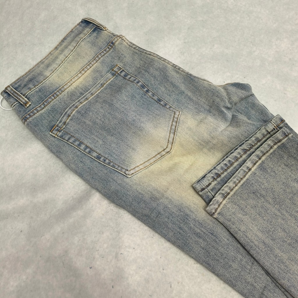 Calças jeans vintage de cintura alta são modeladoras e adequadas para pessoas de baixa estatura.