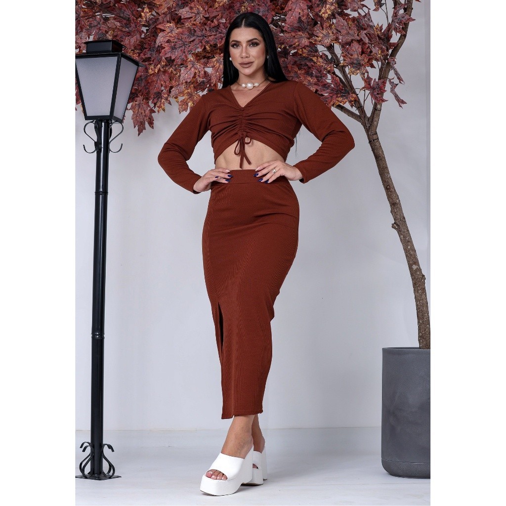 Conjunto Feminino Cropped Manga Longa Cordão Ajustável e Saia Midi Fenda Lateral