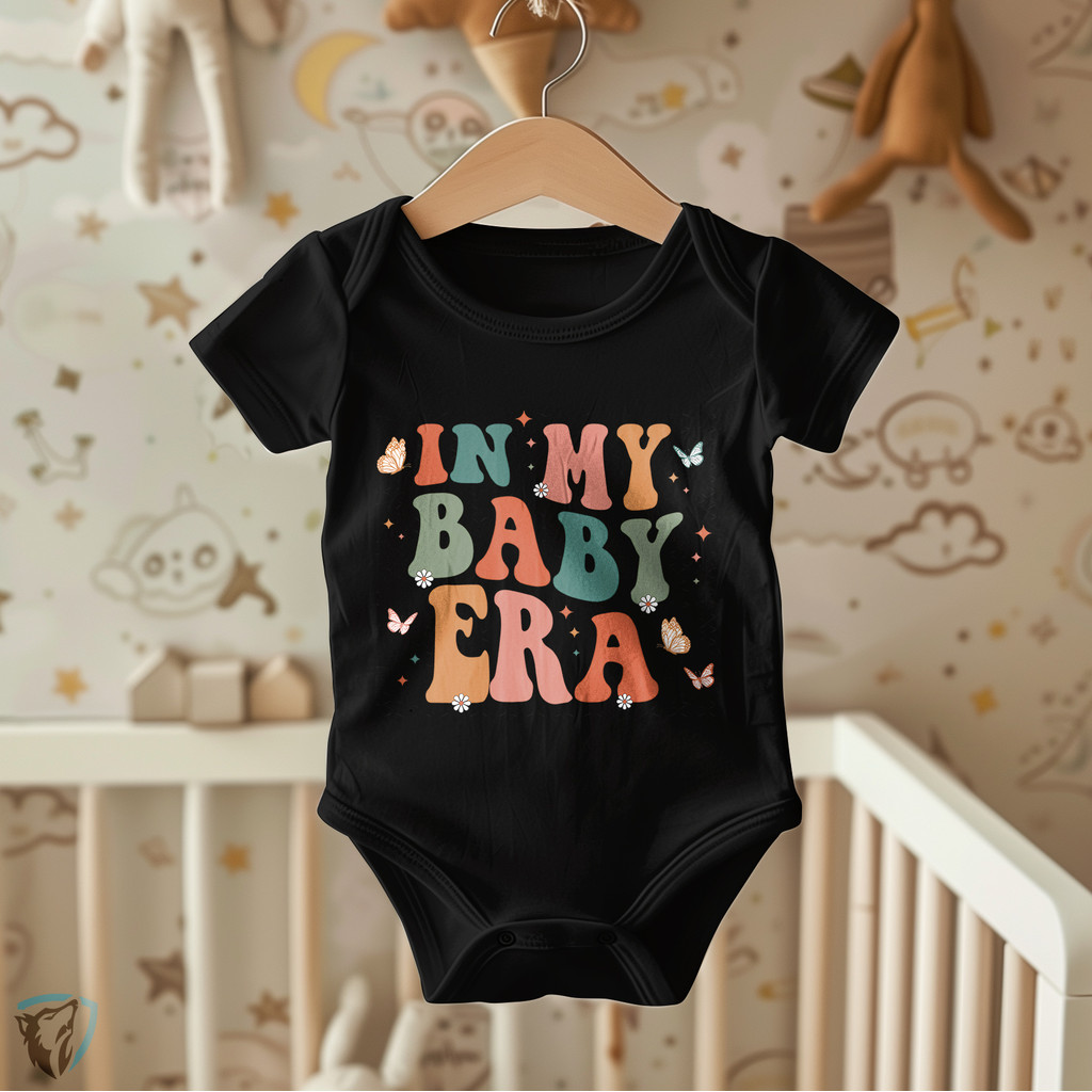 Body Infantil In My Baby Era | Estampa Divertida com Letras Coloridas e Borboletas
