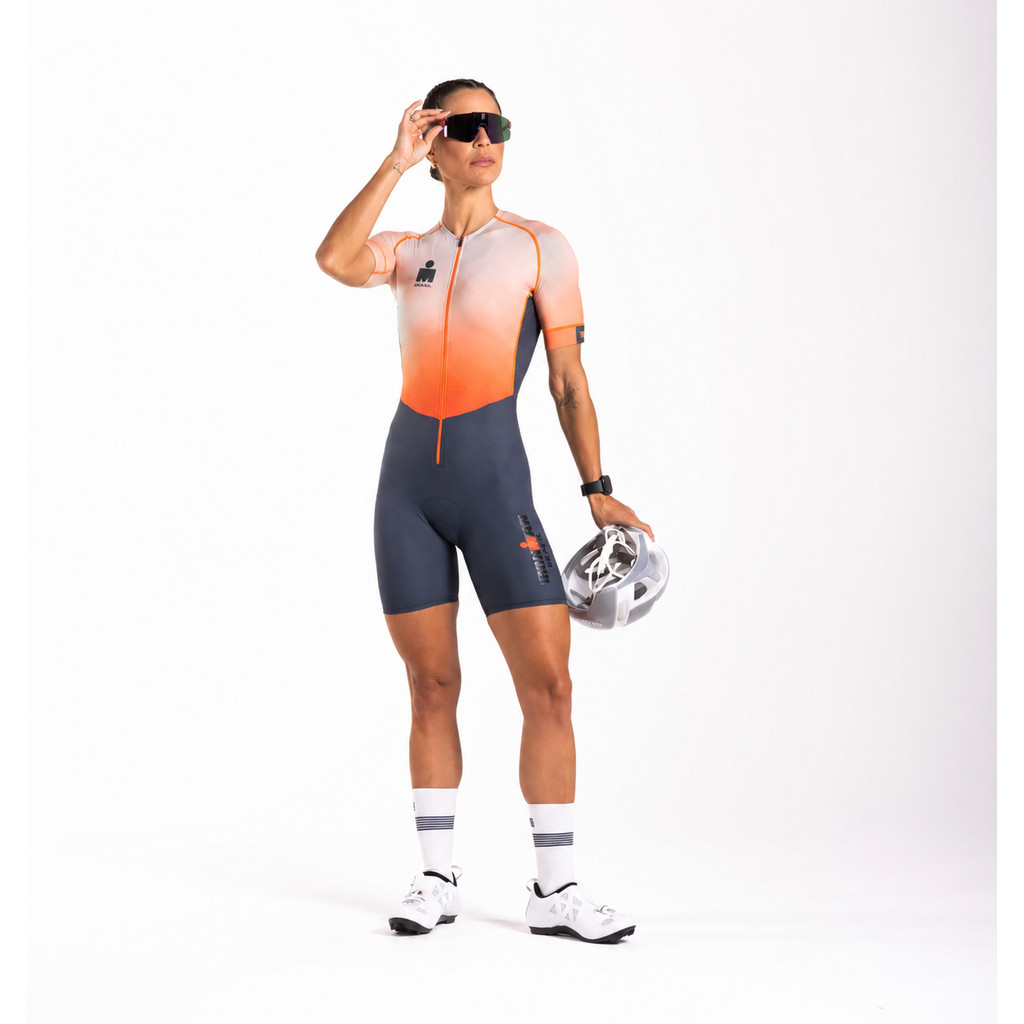 Imagem Macaquinho Triathlon c/ manga IRONMAN Carbon Phantom Woom