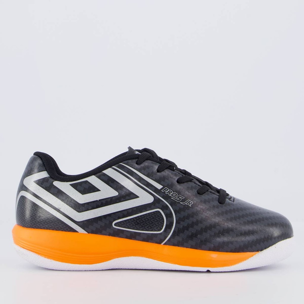 Chuteira Umbro Pro 5 Futsal Juvenil Preta e Laranj