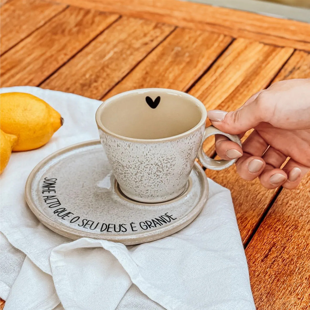 Caneca de Chá com Pires 210ml Frase Sonhe Alto Seu Deus é Grande Cinza Cantinho do café