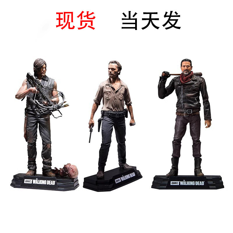 Os produtos de merchandising do filme e da série de TV The Walking Dead incluem a estátua do xerife Rick, figuras de açã