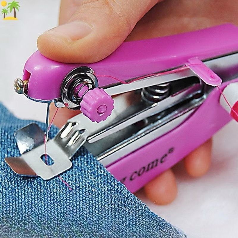 Máquina de Costura Portátil – Fácil de Usar e Ideal para Pequenos Consertos em Oferta na Shopee