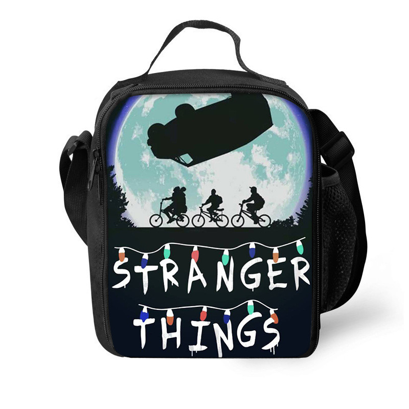 Stranger Things Portátil Lancheira térmica infantil 5-10 anos Meninos Meninas estudante transversal Bolsa de piquenique em Oferta na Shopee