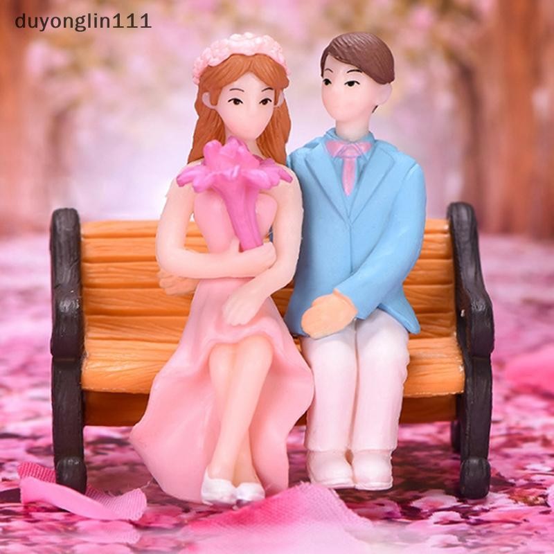 (duyonglin111) 1 Par De Estatuetas De Casal Em Cadeira , Artesanato Miniatura , Jardim De Fadas , Gnome , Musgo , Presen