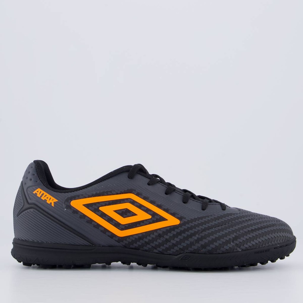 Chuteira Umbro Attak III Society Preta e Laranja em Oferta na Shopee