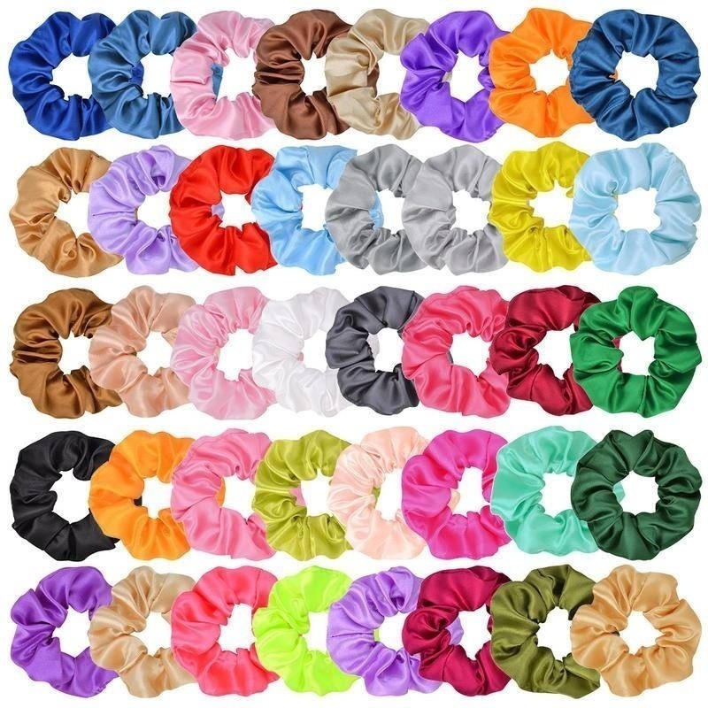 Kit 100 Xuxinha de Cetim com Costura Embutida Charmousse Scrunchie Anti Frizz