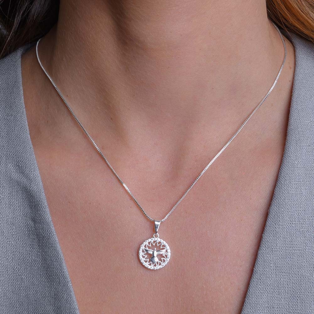 O que é Colar Espírito Santo Cravejado? Guia e Onde Comprar | BuscaProdutos