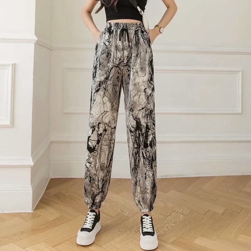 Com bolsos verão fino gelo seda Leggings feminino solto legal Harem calças Anti-Mosquito calças magras flor agitando cal