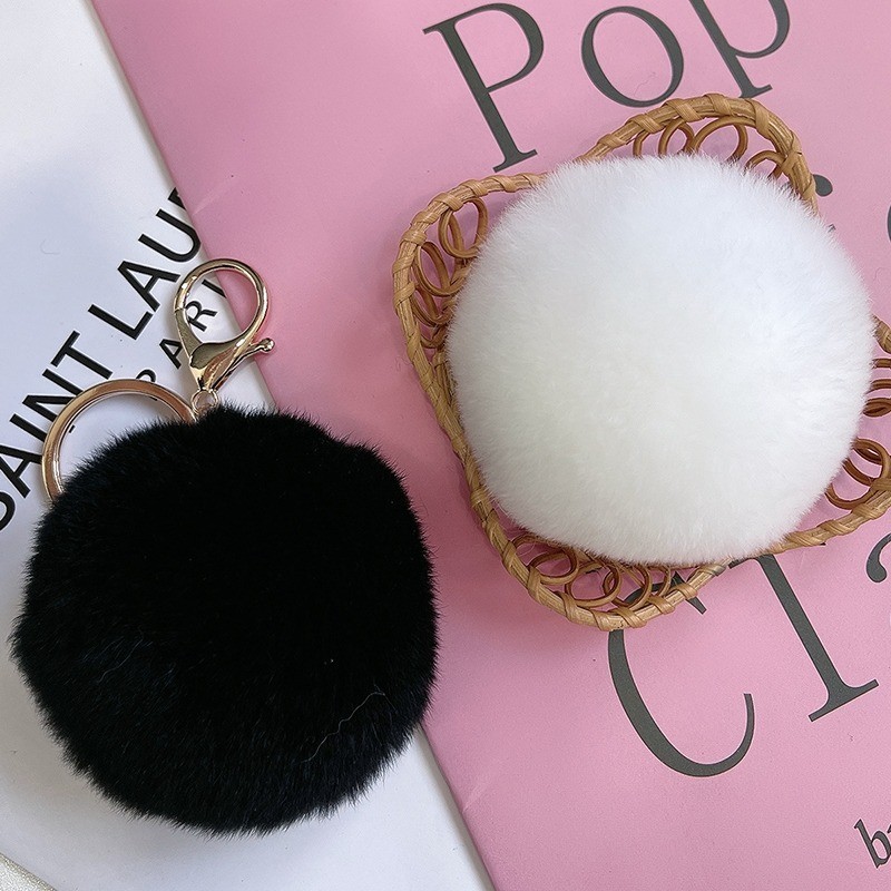 Z.W BIJUX -  - Chaveiro pompom para bolsas mochilas e chaves fofinho com fecho lagosta Preto/Branco em Oferta na Shopee