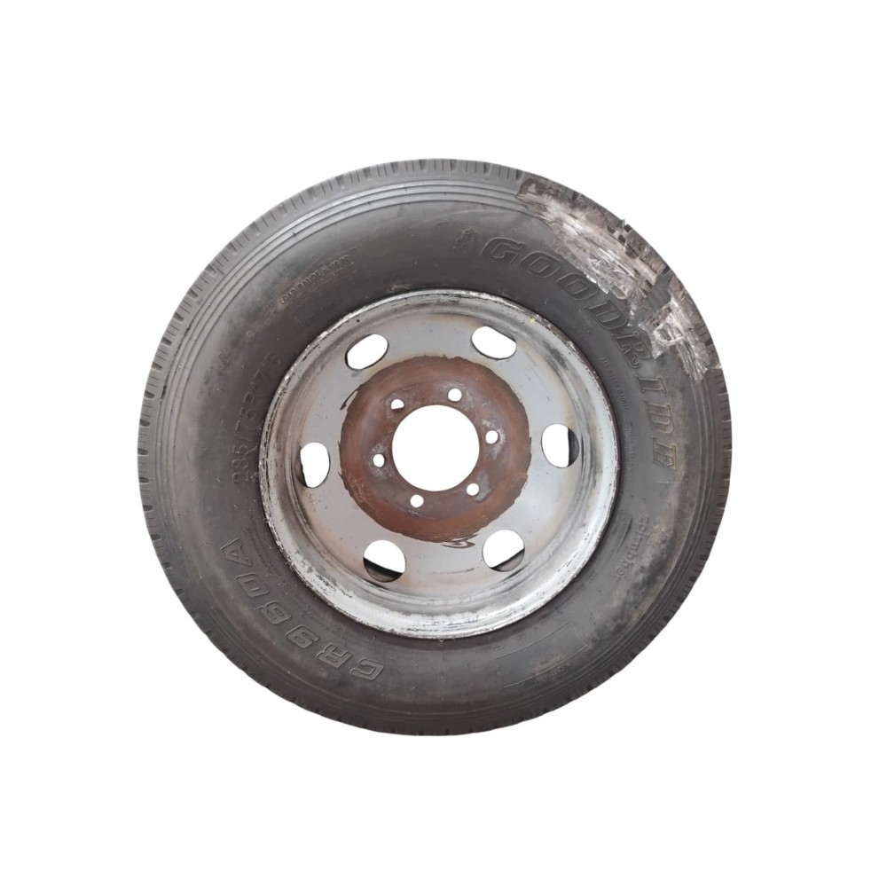 Roda com pneu  235/75 r17.5 iveco daily  70c16