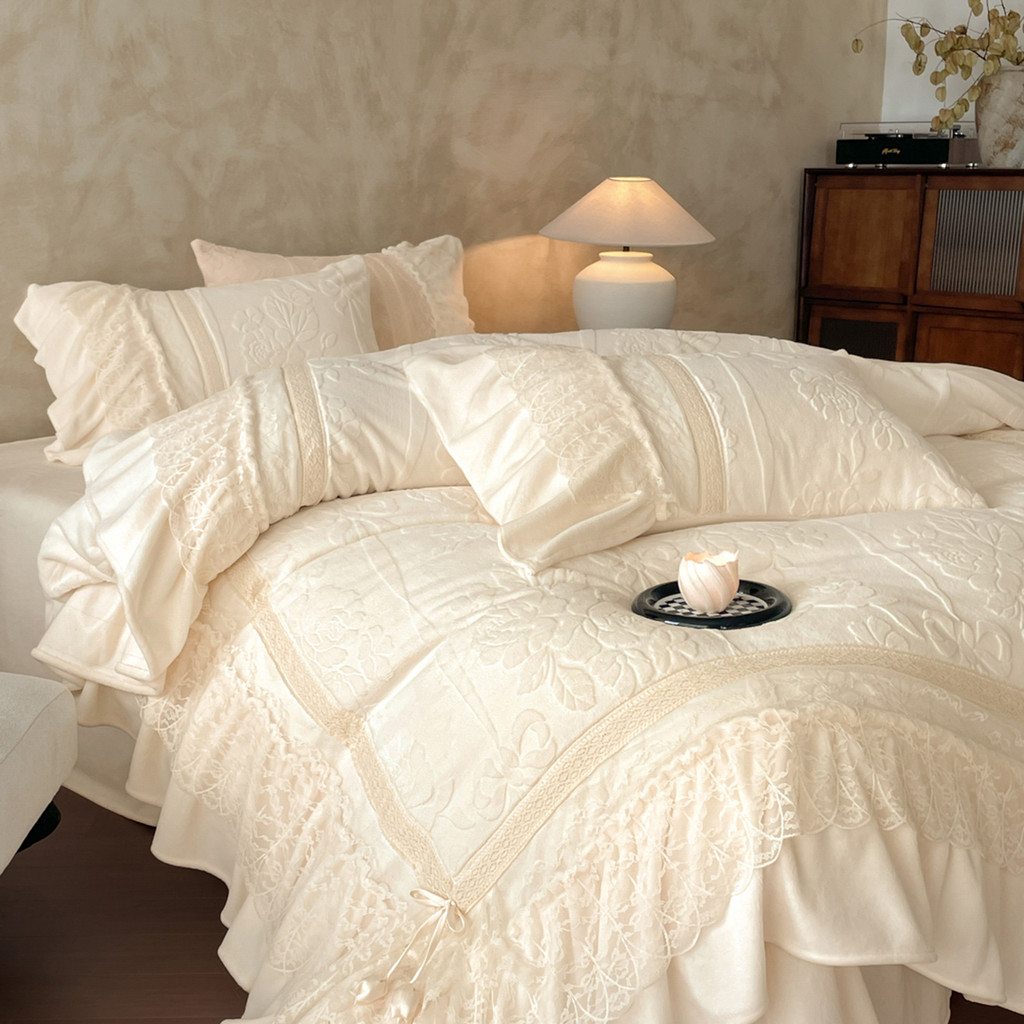 Renda branca leite francês veludo conjunto de quatro peças inverno engrossado estilo princesa Coral esculpido veludo oco