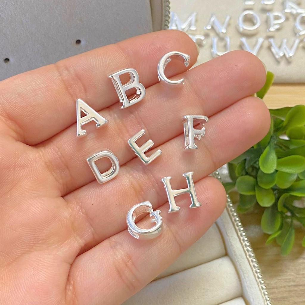 Pingente Letra Prata 925 Lisa Passante Inicial Banhada em Oferta na Shopee