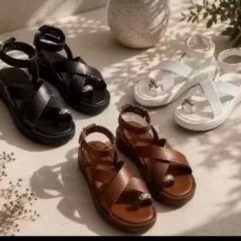 Papete Feminina Flat Form Rasteira Cruzada Sandália Dedo