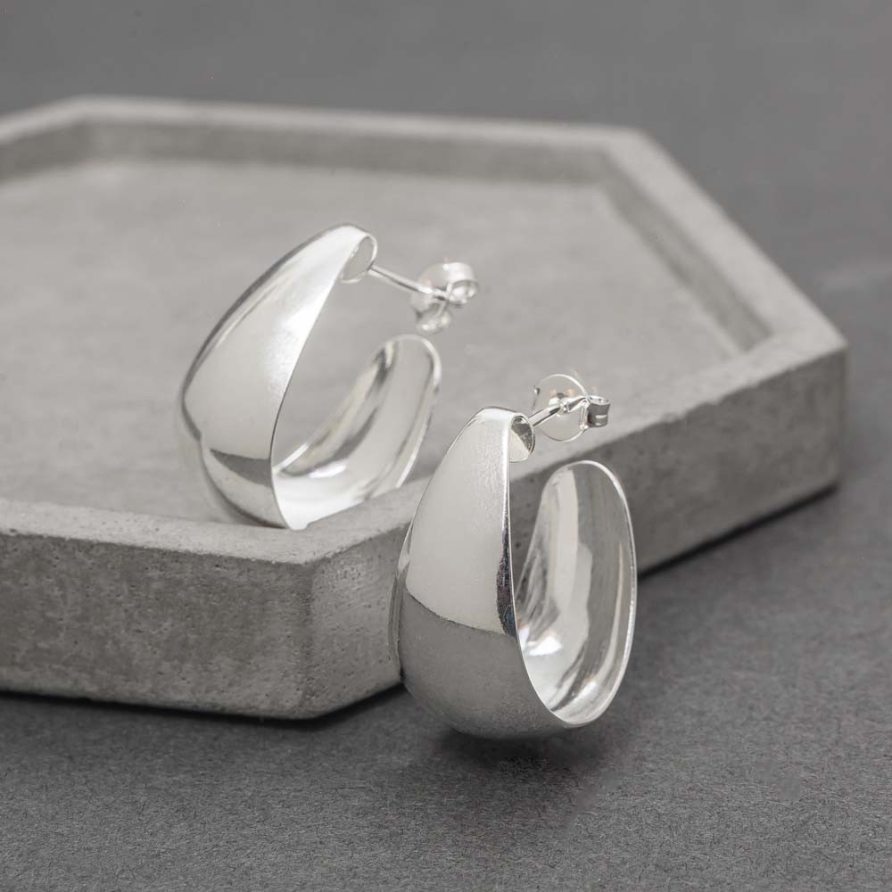 Argola Meia Volta com Banho em Prata 925 em Oferta na Shopee