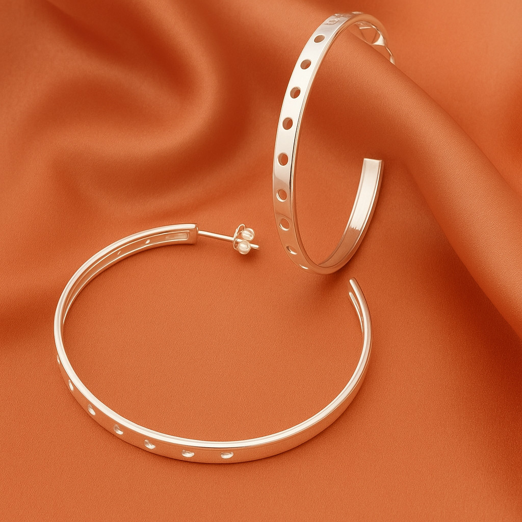 Brinco Argola Grande Trabalhada Com Vazados Semijoia Feminina Luxo Em Banho de Prata Com Garantia