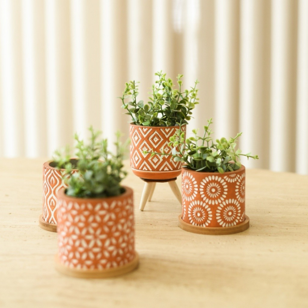 Kit com 3 Vasos Cachepot Terra Cimento Base Bambu 7x8cm em Oferta na Shopee