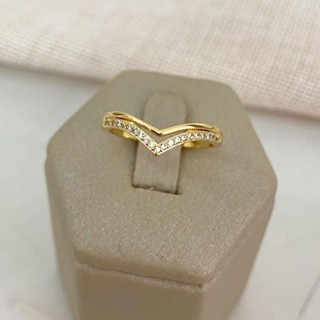 Anel V Cravejado Banhado a Ouro 18k com Zircônias em Oferta na Shopee